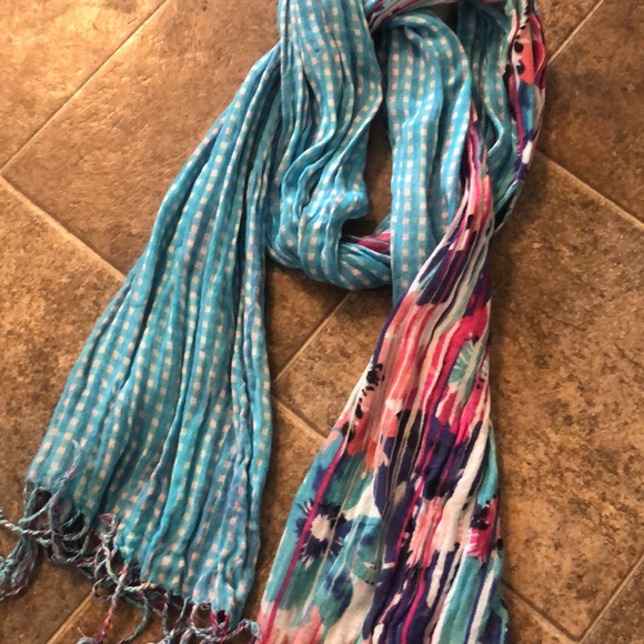 Reversible Scarf - Picture 2 of 4